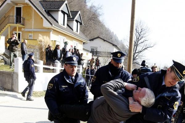 policija