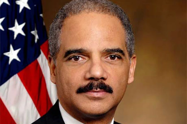 en face pred zastavom