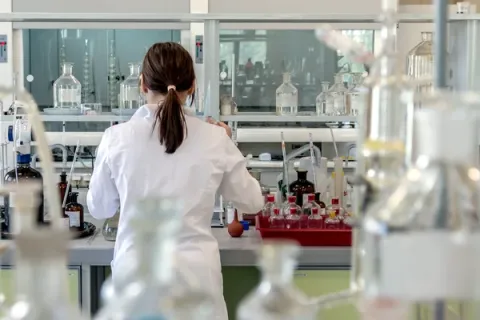 znanstvenica u laboratoriju